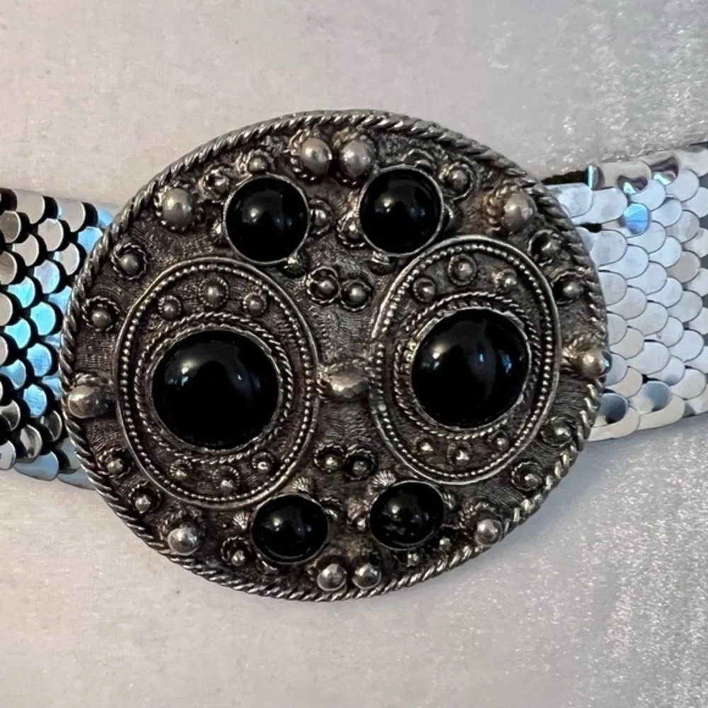Vintage stretch statement belt silver toned metal disks ornate  buckle EUC